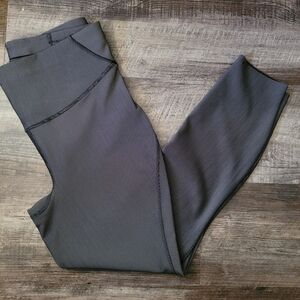 Lululemon Base Pace High-Rise Tight Size 10 Black/Gull Grey Color